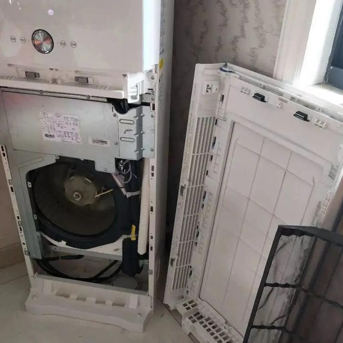 荃灣翠濤花園第2座 12樓，櫃機空調深度清洗施工現場