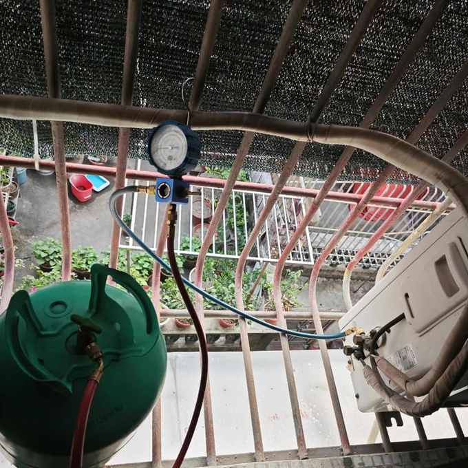 港島中環（半山）雲景臺第3座 8樓，空調加雪種施工現場