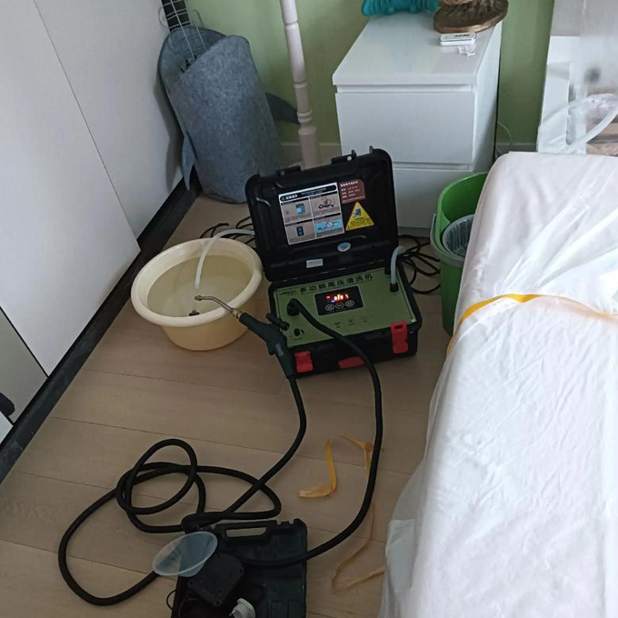 港島西營盤西浦名邸第1座 12樓，專業高壓清洗冷氣現場（臥室）